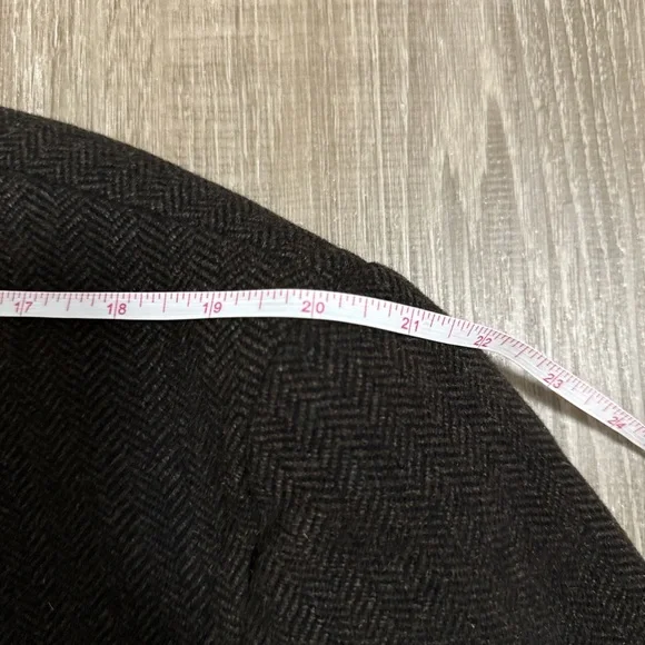 DKNY Wool Blend herringbone Brown Long Coat Size 42 Shoulder Pads Button Closure - Picture 13 of 15